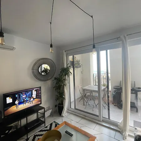 Spacious Seaview Apt, Steps From Valletta Ferry *