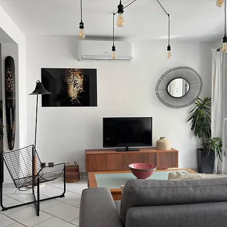 Апартаменты Spacious Seaview Apt, Steps From Valletta Ferry Слима