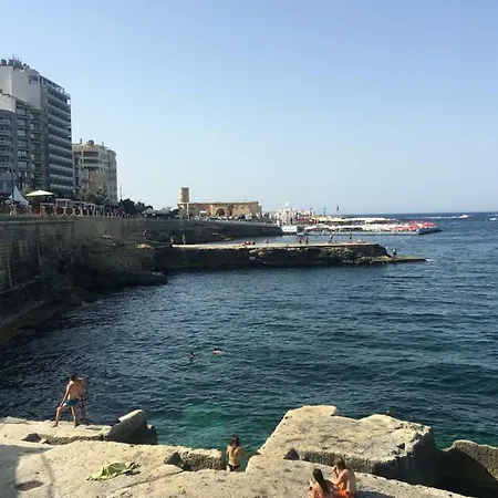 Spacious Seaview Apt, Steps From Valletta Ferry *