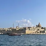 Spacious Seaview Apt, Steps From Valletta Ferry Διαμέρισμα