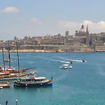 Spacious Seaview Apt, Steps From Valletta Ferry Διαμέρισμα Σλιέμα
