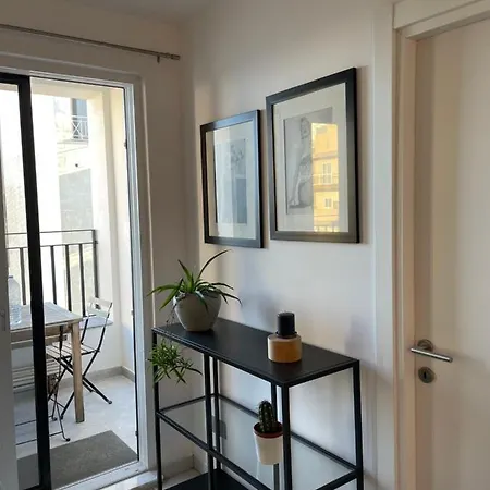 Apartment Spacious Seaview Apt, Steps From Valletta Ferry Sliema