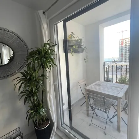 Spacious Seaview Apt, Steps From Valletta Ferry * 斯利马
