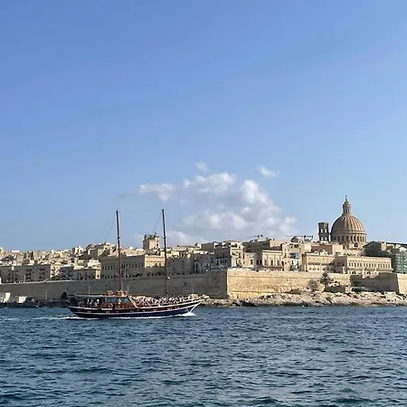 Spacious Seaview Apt, Steps From Valletta Ferry Apartment