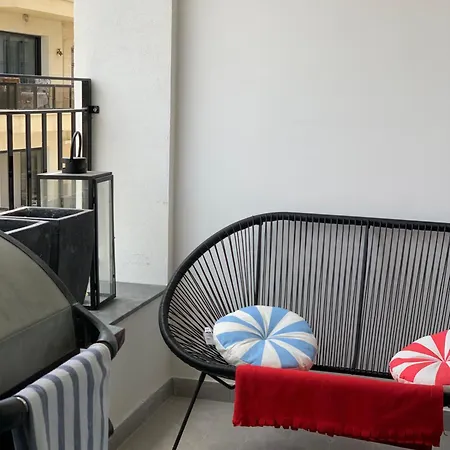 Spacious Seaview Apt, Steps From Valletta Ferry 斯利马