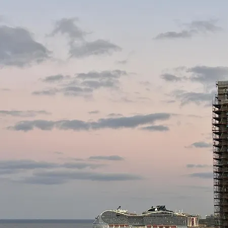 Apartment Spacious Seaview Apt, Steps From Valletta Ferry Sliema