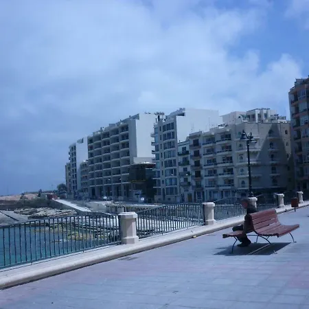 Apartment Spacious Seaview Apt, Steps From Valletta Ferry