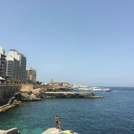 Spacious Seaview Apt, Steps From Valletta Ferry Apartment *