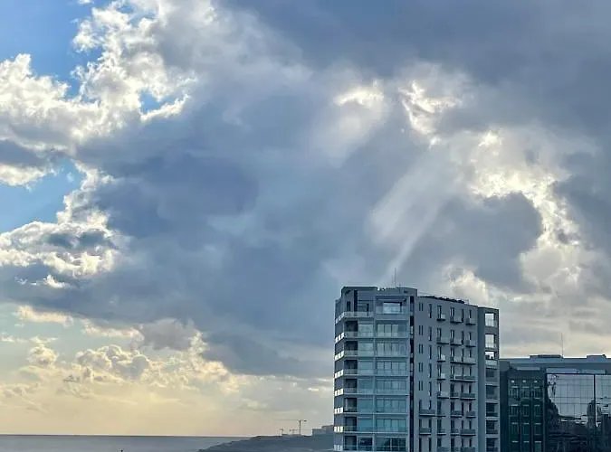 Spacious Seaview Apt, Steps From Valletta Ferry Апартаменты *