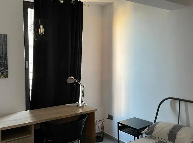 Spacious Seaview Apt, Steps From Valletta Ferry Апартаменты *