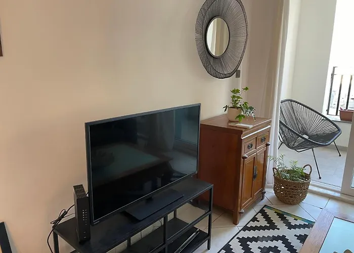 Spacious Seaview Apt, Steps From Valletta Ferry Апартаменты