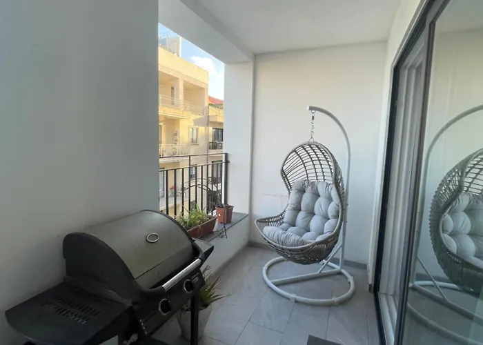 Spacious Seaview Apt, Steps From Valletta Ferry Апартаменты Слима