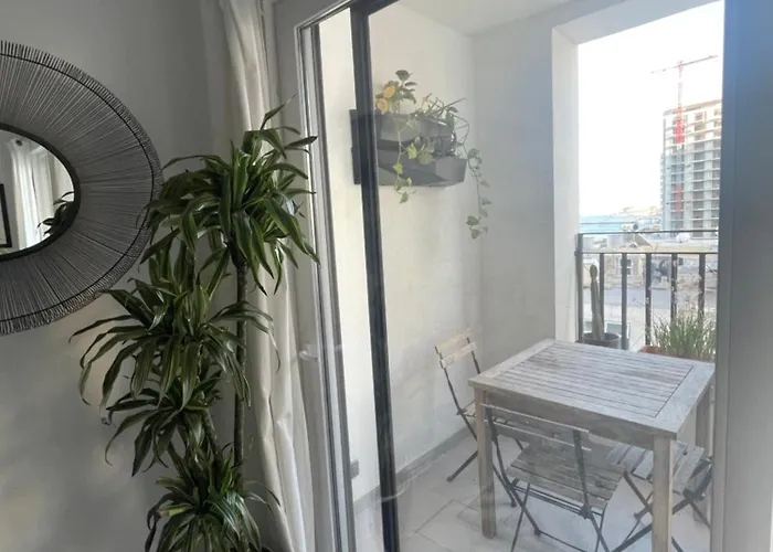 Spacious Seaview Apt, Steps From Valletta Ferry * Слима