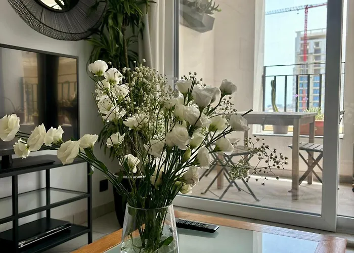 Апартаменты Spacious Seaview Apt, Steps From Valletta Ferry *