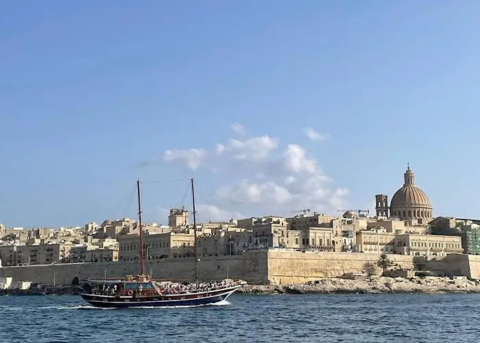 Spacious Seaview Apt, Steps From Valletta Ferry 公寓