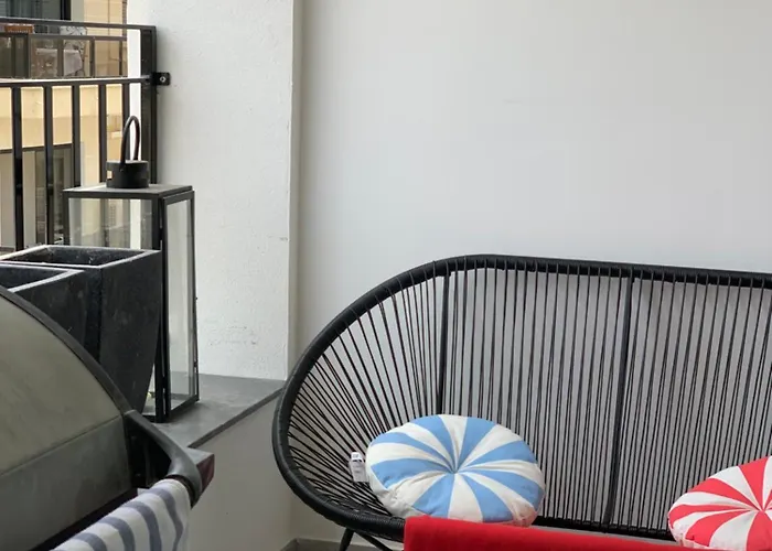 Spacious Seaview Apt, Steps From Valletta Ferry 斯利马