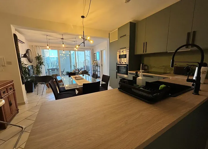 Spacious Seaview Apt, Steps From Valletta Ferry *