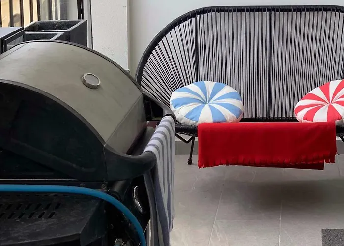 Апартаменты Spacious Seaview Apt, Steps From Valletta Ferry Слима