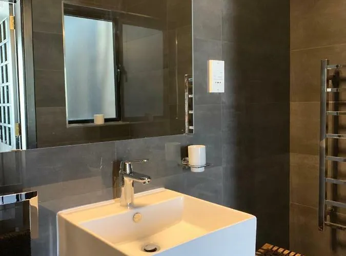 Spacious Seaview Apt, Steps From Valletta Ferry Апартаменты *