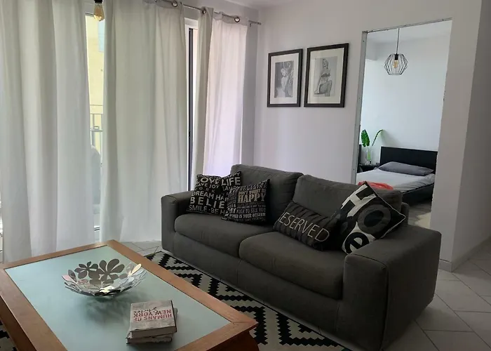Апартаменты Spacious Seaview Apt, Steps From Valletta Ferry *