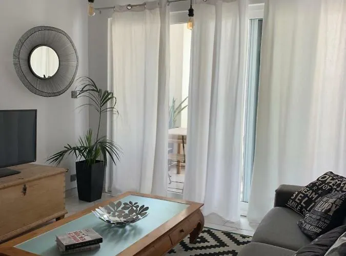 Апартаменты Spacious Seaview Apt, Steps From Valletta Ferry *