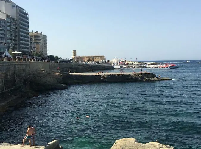 Spacious Seaview Apt, Steps From Valletta Ferry *